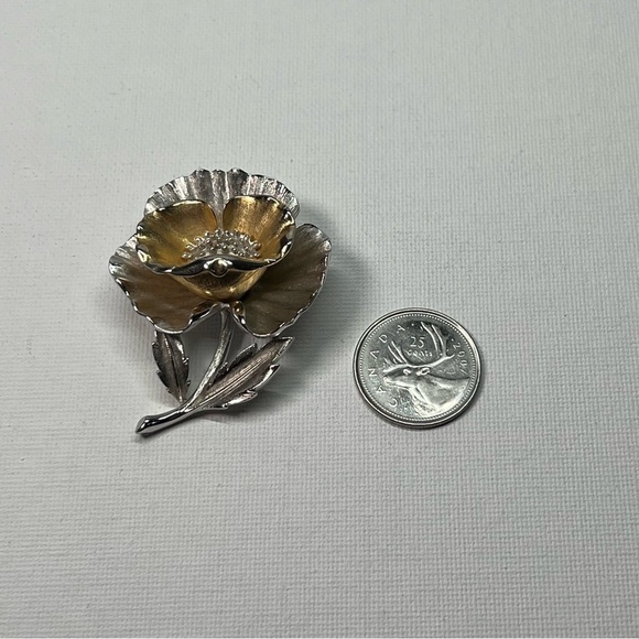 Vintage Silver and Gold Tone Flower Brooch - Picture 6 of 6